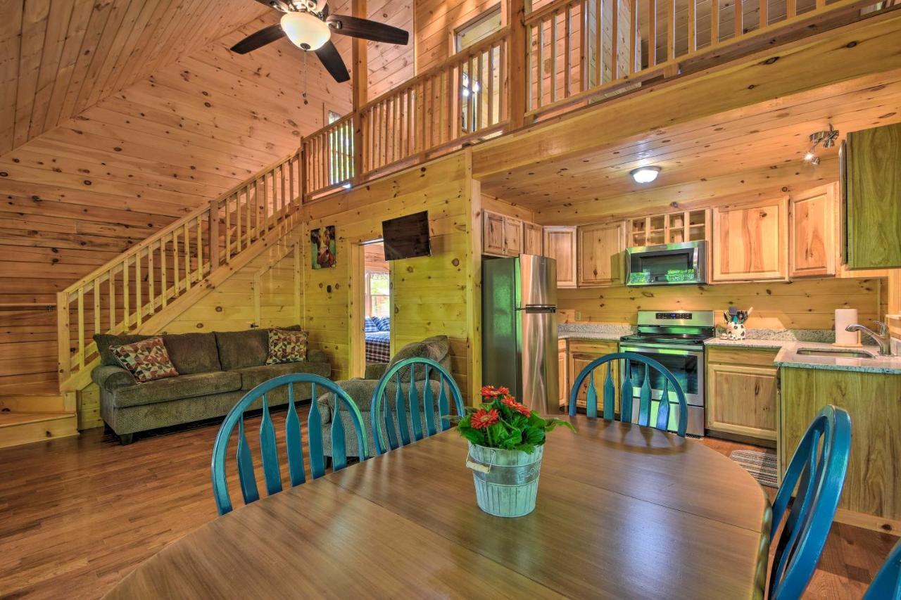 Murphy Cabin With Spacious Deck And Forest Views! Kültér fotó