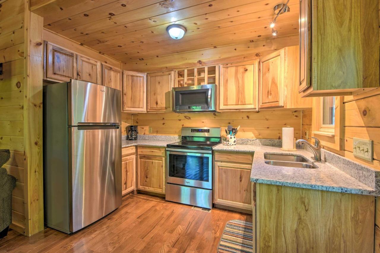 Murphy Cabin With Spacious Deck And Forest Views! Kültér fotó