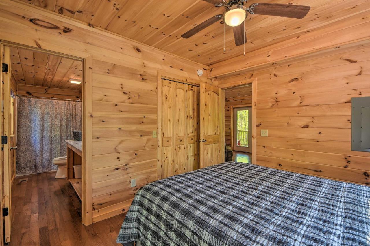 Murphy Cabin With Spacious Deck And Forest Views! Kültér fotó