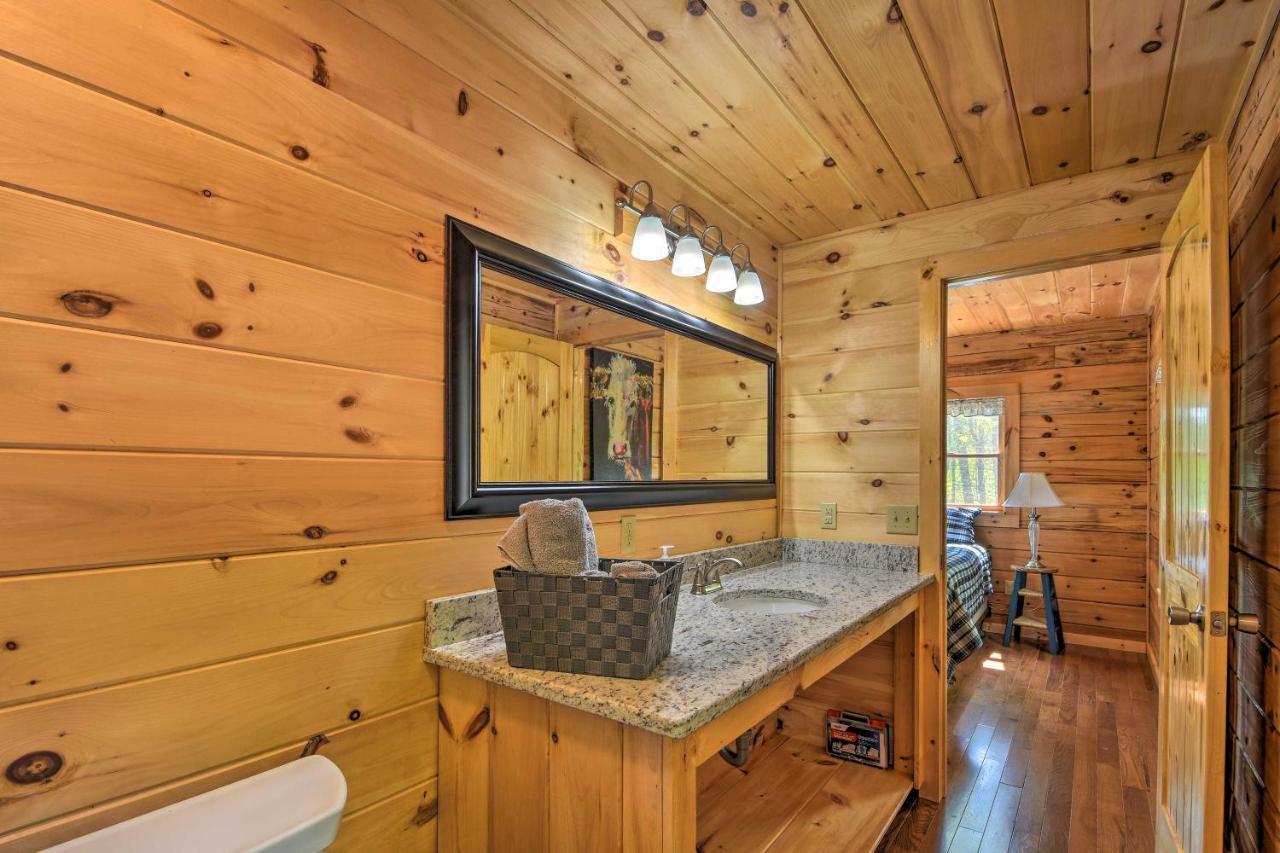 Murphy Cabin With Spacious Deck And Forest Views! Kültér fotó
