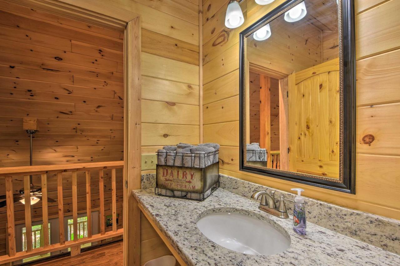 Murphy Cabin With Spacious Deck And Forest Views! Kültér fotó
